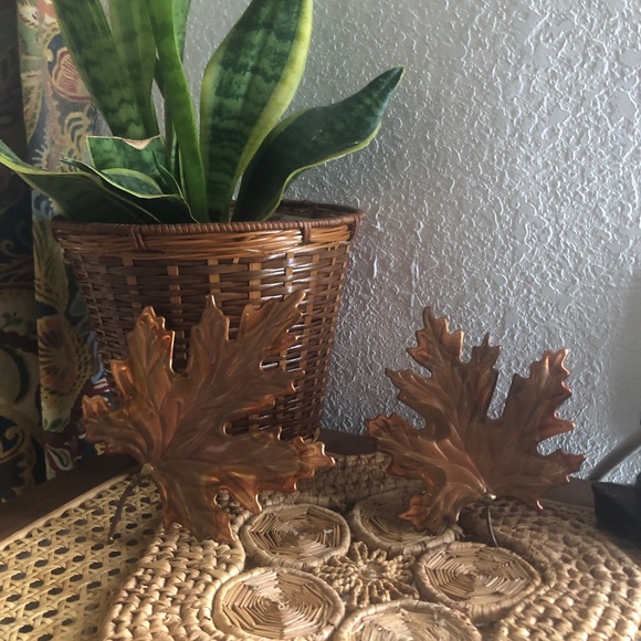 Pair of Detailed Brass Maple Wall Leaves - Picture 6 of 13